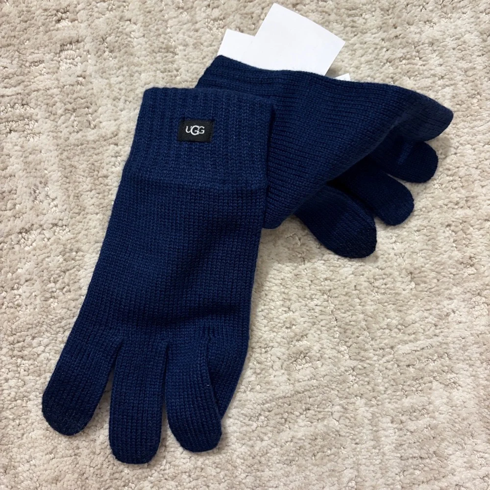 UGG knit Navy tech wool blend Gloves brand NEW